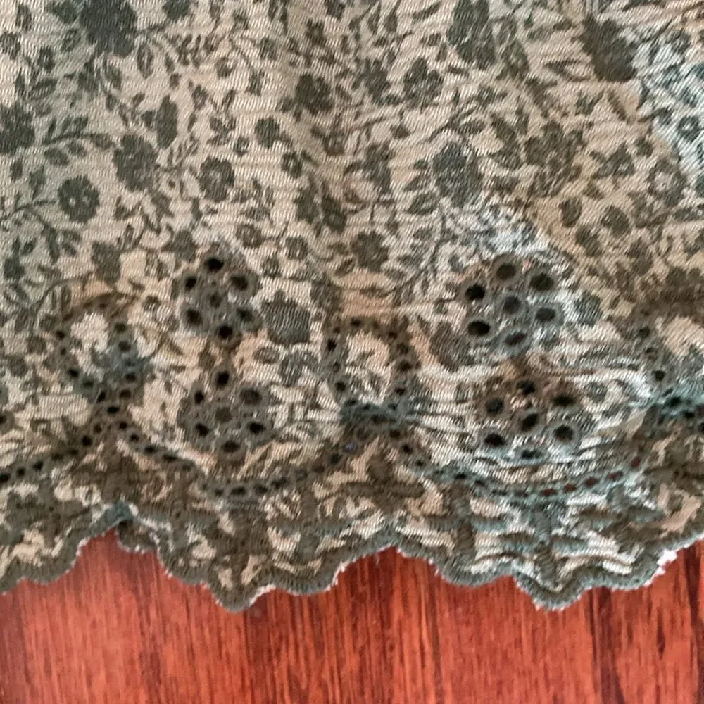 HOLLISTER XL floral Embroidered cropped long sleeve top